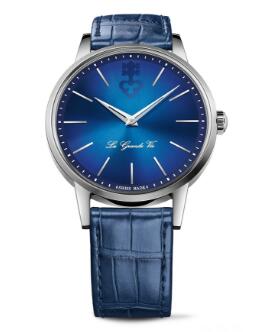 The blue leather strap fitted on the titanium case matches the blue dial perfectly.