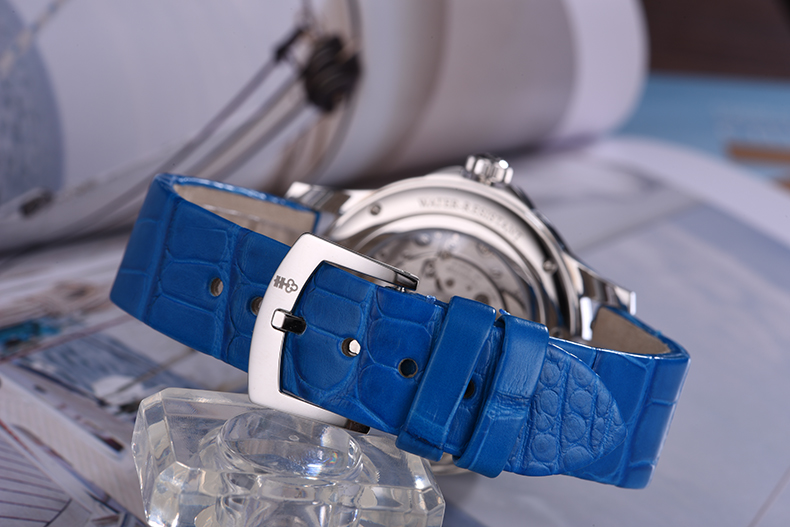 The movement could be viewed through the transparent caseback.