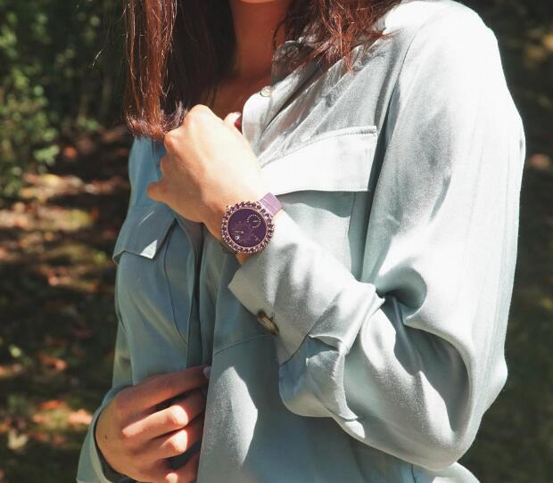 The purple dial and purple strap make the whole model very noble.