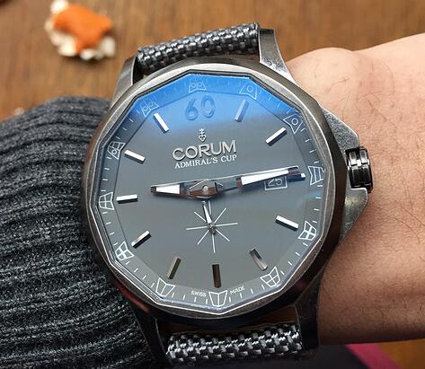 Corum has been chosen by numerous watch lovers by the special appearance.