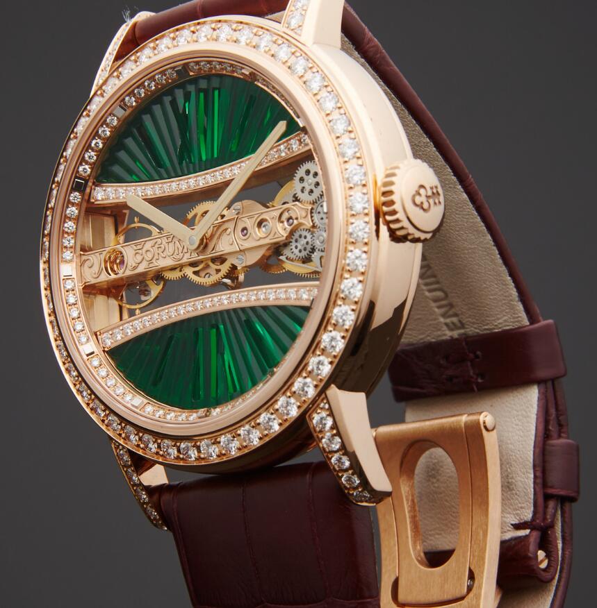 Hot-selling imitation watches are precious with diamonds.