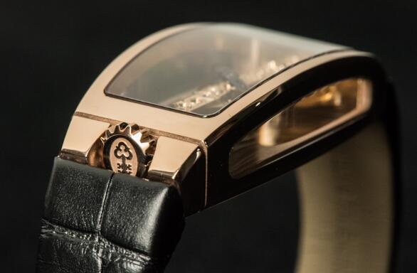 The movement can be viewed through the transparent dial.